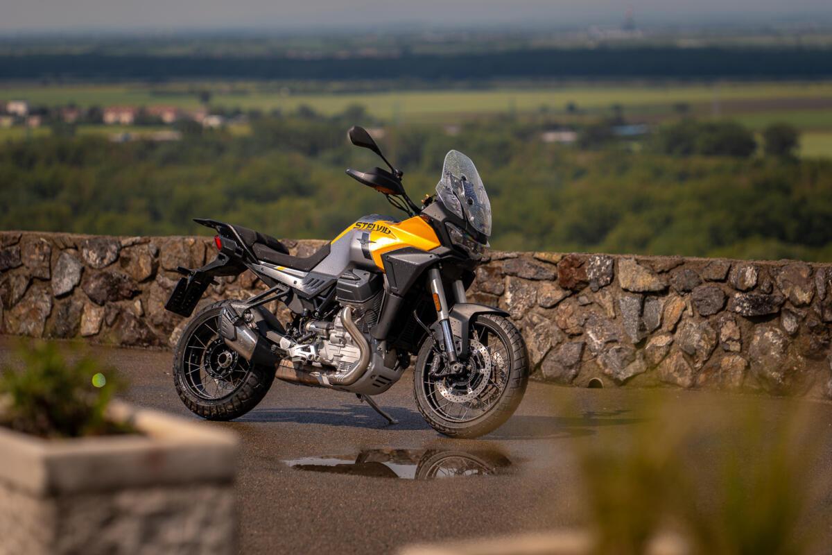 Moto Guzzi V100 Stelvio