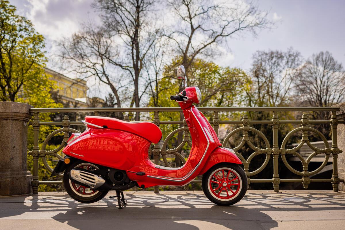 Vespa Primavera RED